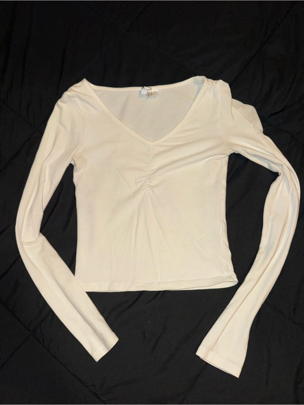Divided White V-Neck Long Sleeve Ruched Top